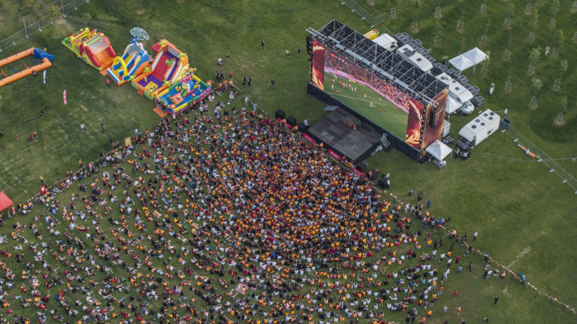 Galatasaray taraftarı Yenikapı'da: Takım otobüsü yola çıktı - Resim : 2