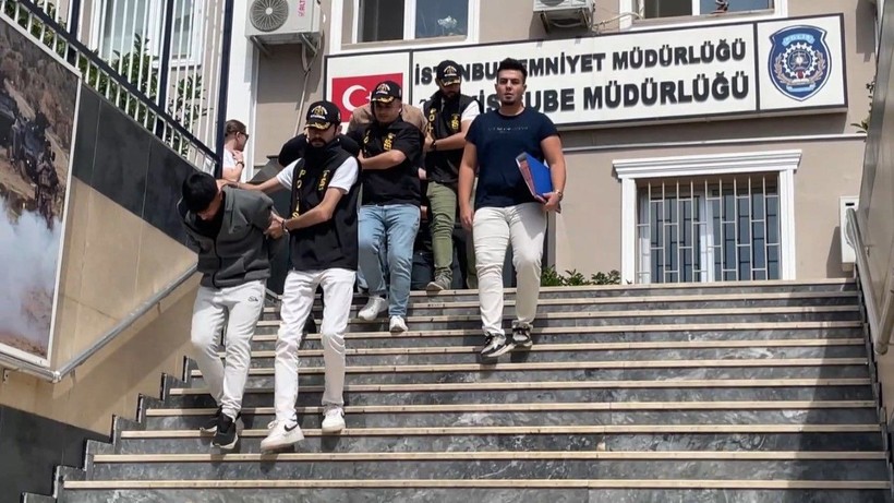 İstanbul'da fuhuş çetesi çökertildi - Resim: 5
