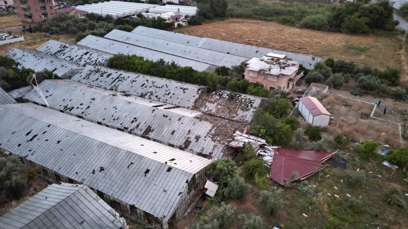 Hortum mahalleyi savaş alanına çevirdi - Resim: 1