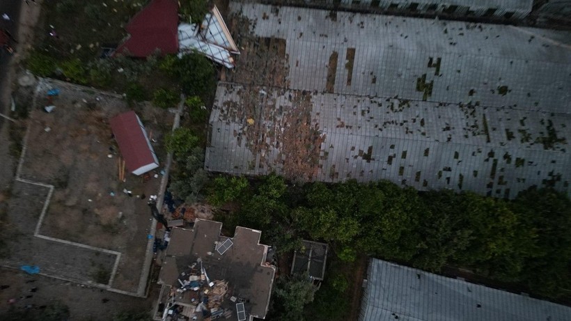 Hortum mahalleyi savaş alanına çevirdi - Resim: 7