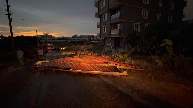 Hortum mahalleyi savaş alanına çevirdi - Resim: 10