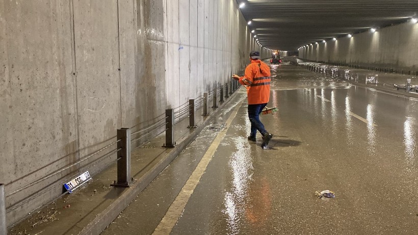 Sağanak hayatı felç etti: Alt geçitler göle döndü, ev ve iş yerlerini su bastı - Resim: 2