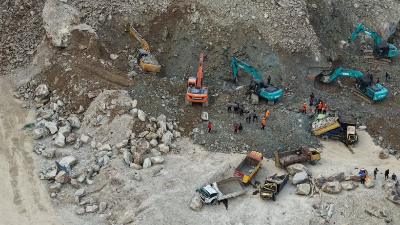 Taş ocağı çöktü: 19 ölü - Resim: 3