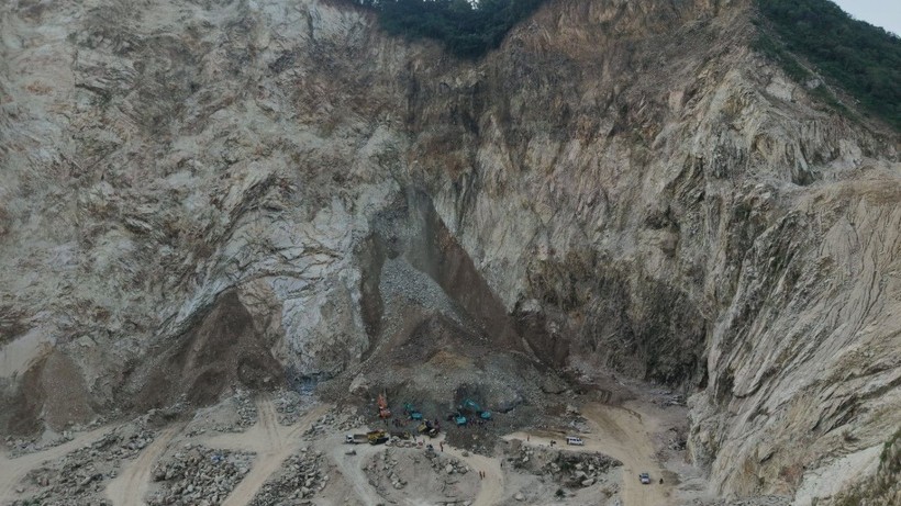 Taş ocağı çöktü: 19 ölü - Resim: 4