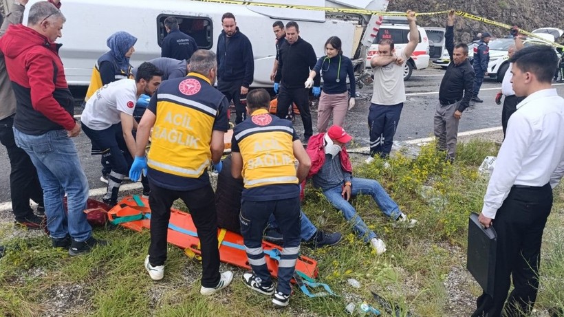 Taziyeden dönüyorlardı: Ölü ve yaralılar var - Resim: 7