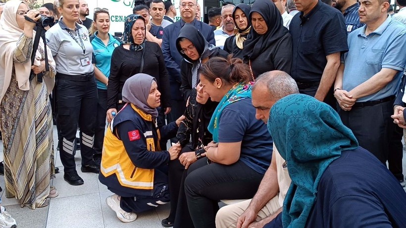 Tarifsiz acı: Eşi ve çocuklarını sedyeden uğurladı - Resim: 6