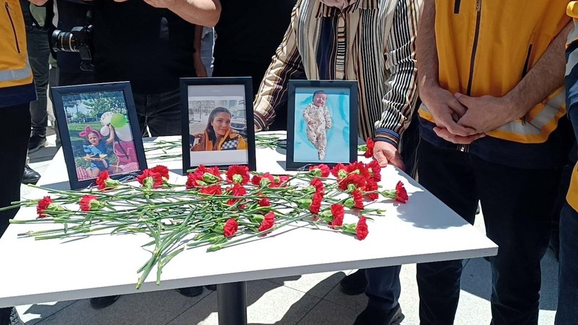 Tarifsiz acı: Eşi ve çocuklarını sedyeden uğurladı - Resim: 4