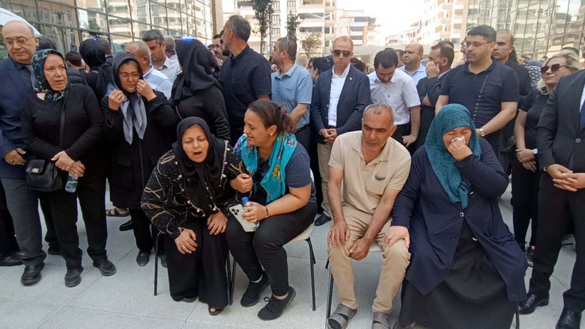 Tarifsiz acı: Eşi ve çocuklarını sedyeden uğurladı - Resim: 5