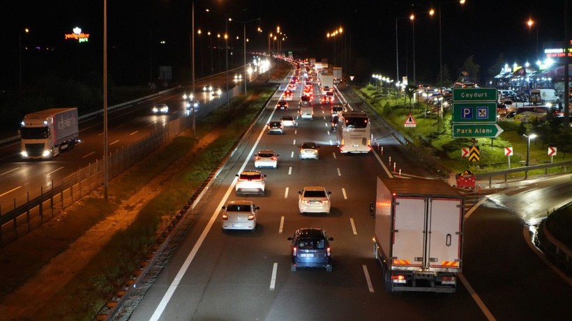 Bolu geçişinde trafik durma noktasına geldi - Resim: 3