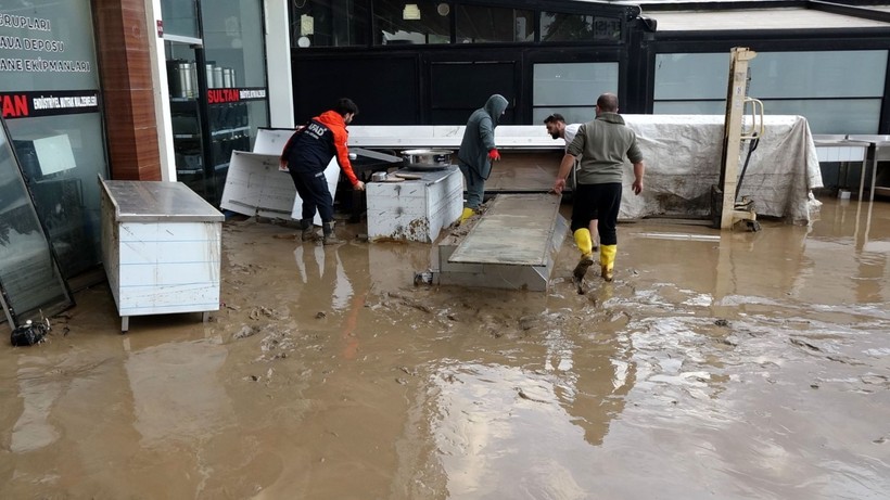 Hasar büyük: Trabzon'dan çarpıcı kareler - Resim: 12
