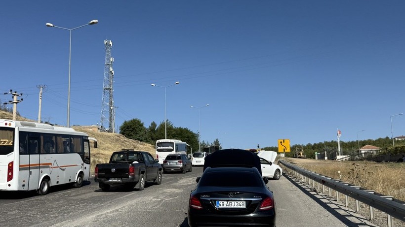 Araçlar yokuşu geçemedi: Kilometrelerce kuyruk oluştu - Resim: 4
