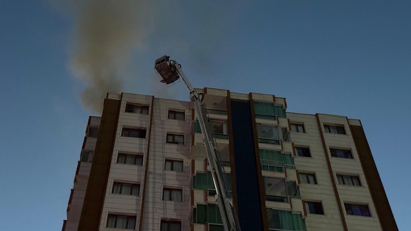 13 katlı binada yangın: Ölü ve yaralılar var - Resim: 7