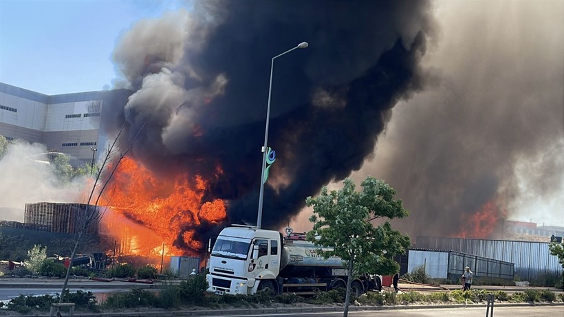 Palet fabrikası alev alev yandı - Resim: 2