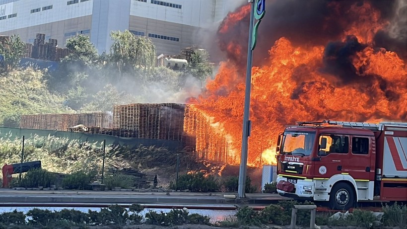 Palet fabrikası alev alev yandı - Resim: 5
