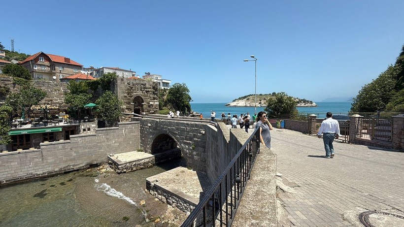 6 bin kişilik ilçeye nüfusun 20 katı turist geldi - Resim: 1