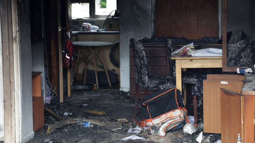 Barışçıl başlayan protestolar kasabayı bu hale getirdi - Resim: 8