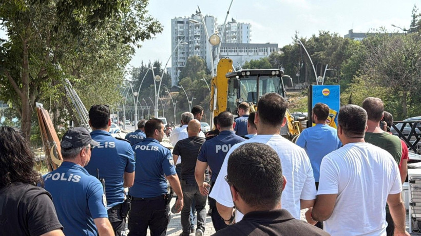 Yıkım gerginliği: Çatıya çıktı, engel olamadı - Resim: 5
