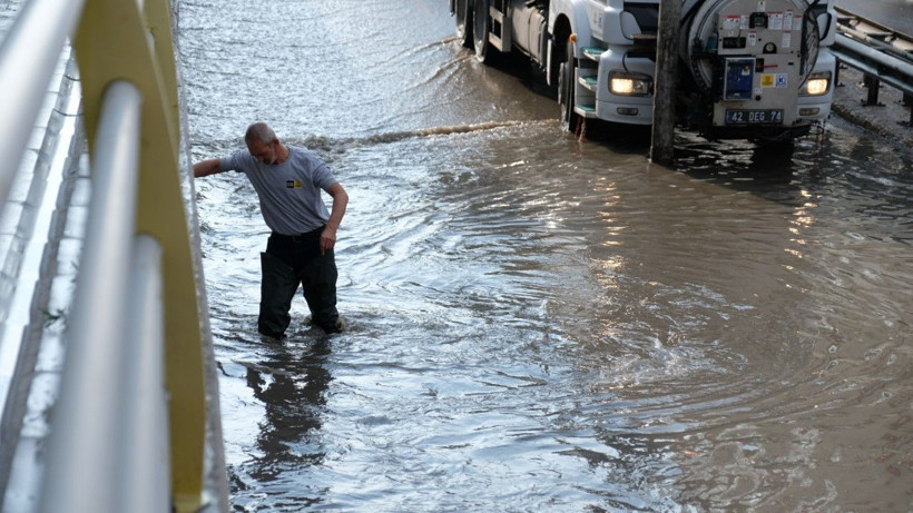 Konya'da cadde, sokak ve alt geçitler suyla doldu - Resim: 2
