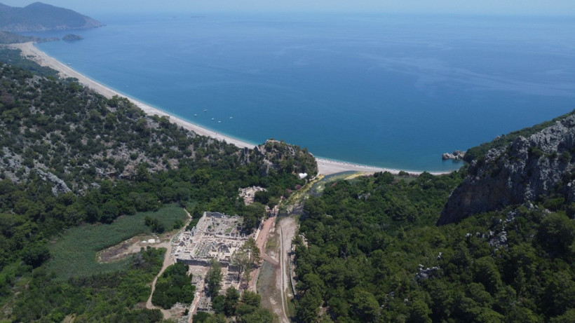 Olympos Antik Kenti'nde tarihe ışık tutan mozaikler bulundu - Resim: 25