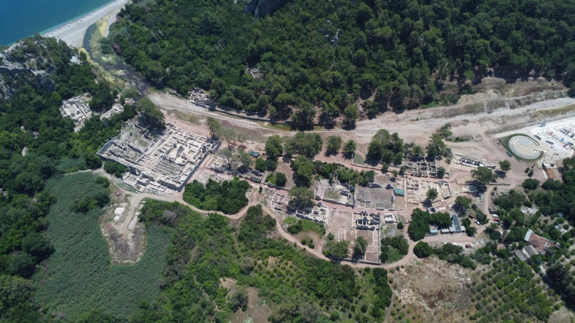 Olympos Antik Kenti'nde tarihe ışık tutan mozaikler bulundu - Resim: 27