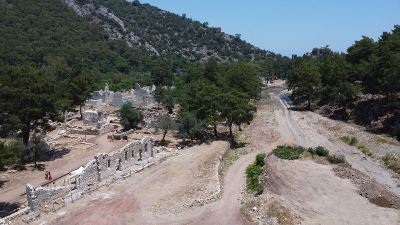 Olympos Antik Kenti'nde tarihe ışık tutan mozaikler bulundu - Resim: 30