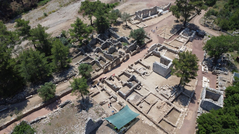 Olympos Antik Kenti'nde tarihe ışık tutan mozaikler bulundu - Resim: 32
