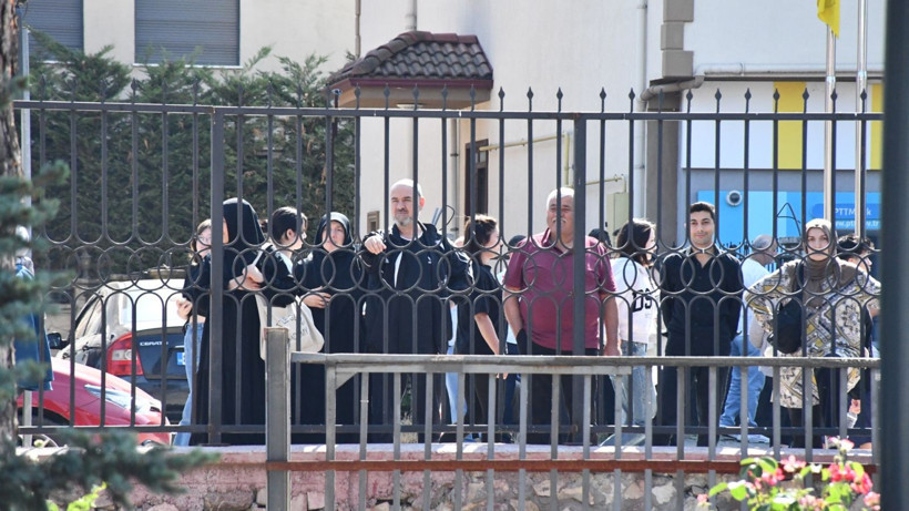YKS'de ikinci gün heyecanı başladı: Özgür Özel yine yalnız bırakmadı - Resim: 8