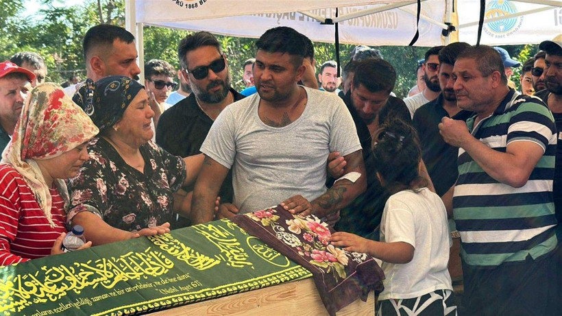 Yaralı kurtuldu, tabutları öpüp 'hakkınızı helal edin' dedi - Resim: 4