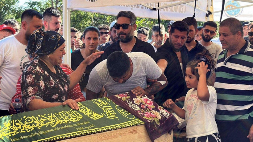 Yaralı kurtuldu, tabutları öpüp 'hakkınızı helal edin' dedi - Resim: 8
