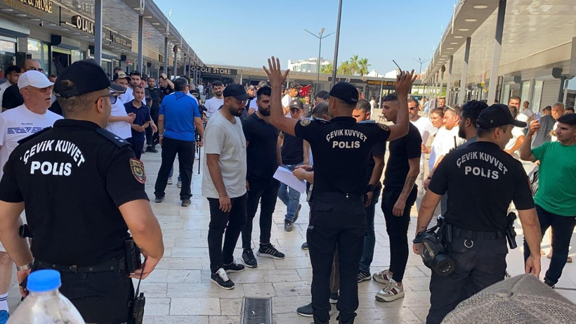 Antalya'da kaçak yapıların yıkımında arbede - Resim: 7