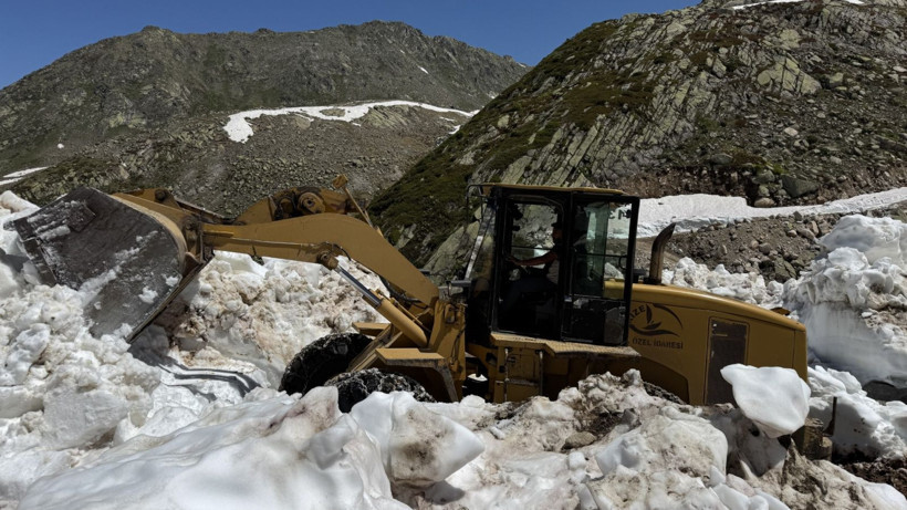 Haziranda karla mücadele: Rize'de yayla yolları açılıyor - Resim: 10