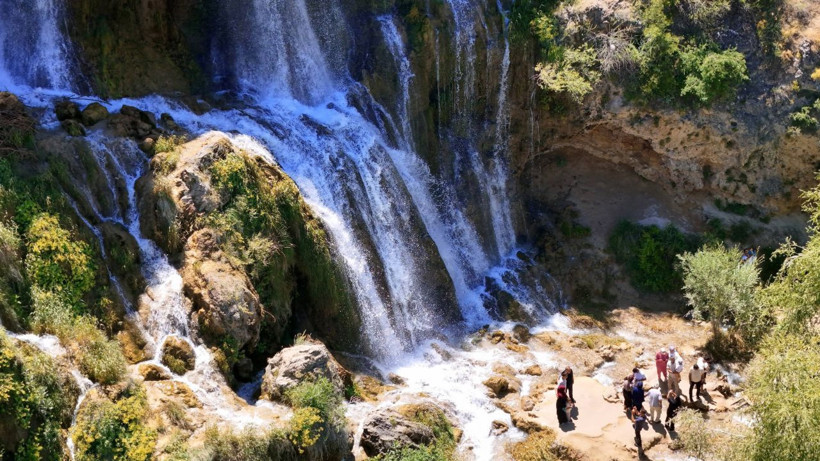 9 kaynak suyu burada birleşiyor: Girlevik Şelalesi'ne ziyaretçi akını - Resim: 1