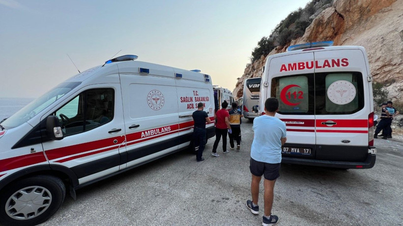 Yolcu otobüsü kontrolden çıktı: Çok sayıda yaralı var - Resim: 5