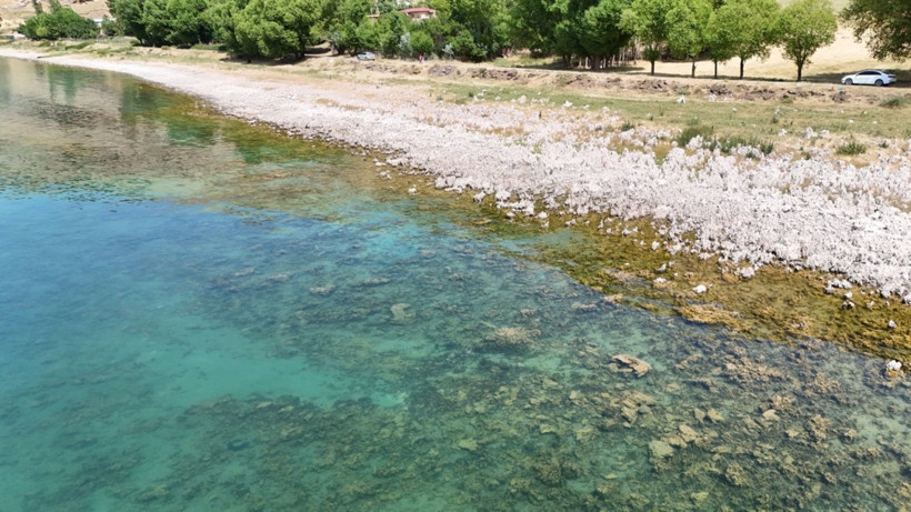 Su çekildikçe ortaya çıkıyor: Van Gölü mikrobiyalit tarlasına döndü - Resim: 6