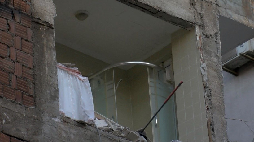 Yıkım çalışması sırasında Orhan Yaylacıkoral'ın evi zarar gördü - Resim: 2