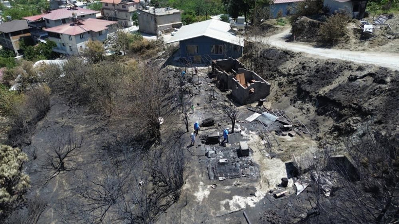Depremde evi yıkıldı, eşyaları yangında kül oldu: Hiçbir şey istemiyorum - Resim: 5