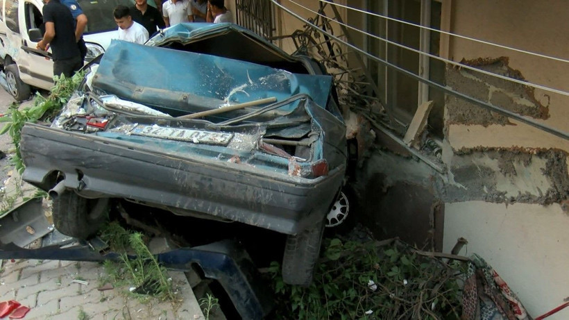 İstanbul'da kaza: Park halindeki 23 araca çarptı - Resim: 7