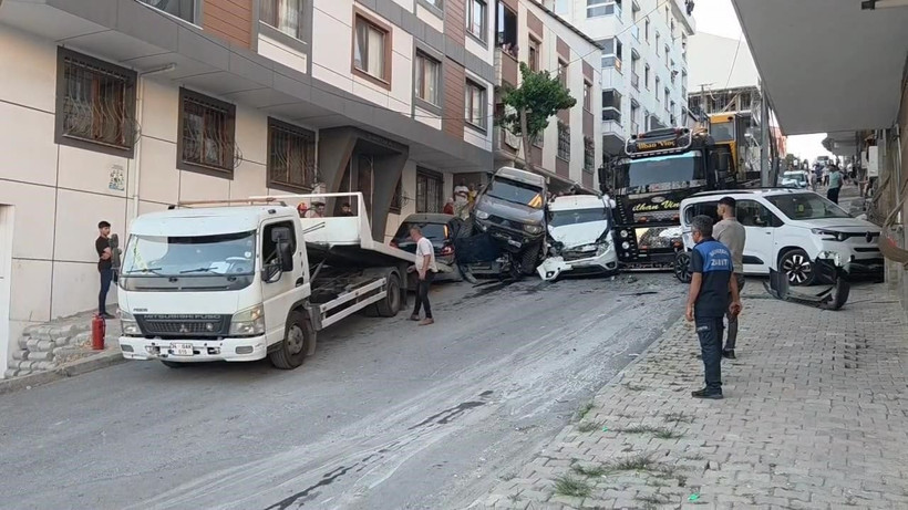 İstanbul'da kaza: Park halindeki 23 araca çarptı - Resim: 9