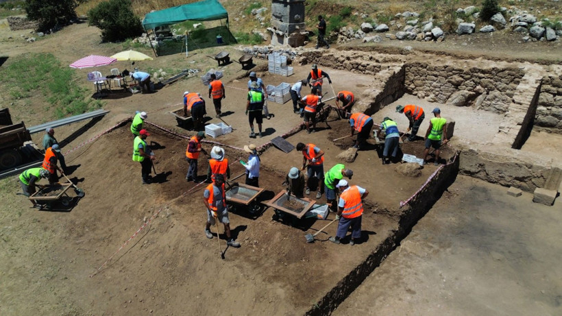 Patara'nın simgesi kent kapısı çevresindeki stoa ve dükkanlar gün yüzüne çıkarılıyor - Resim: 1