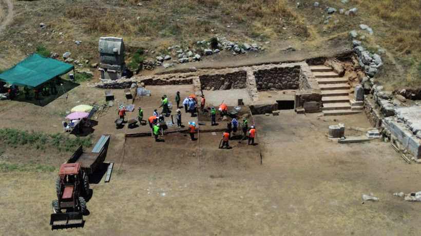 Patara'nın simgesi kent kapısı çevresindeki stoa ve dükkanlar gün yüzüne çıkarılıyor - Resim: 7