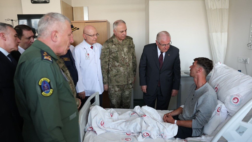 Bakan Güler, zehirlenen askerleri ziyaret etti - Resim: 3