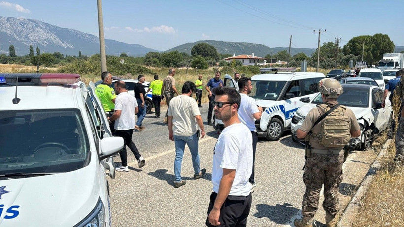 ‘Dur’ ihtarından kaçarken 4 polis aracına çarptı, ateş edilerek durduruldu - Resim: 4