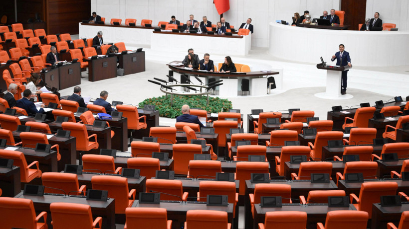 Meclis’te tarihi anlar! Cumhur’dan sadece iki kişi vardı - Resim : 1