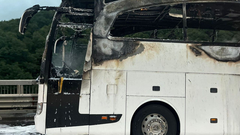 Yolcu otobüsü yandı, İstanbul yolu kapalı kaldı - Resim: 10