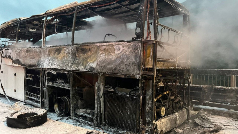 Yolcu otobüsü yandı, İstanbul yolu kapalı kaldı - Resim: 11