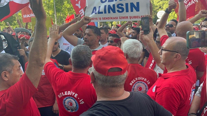 İzmir Büyükşehir Belediye Meclisi'nin önünde arbede - Resim: 5
