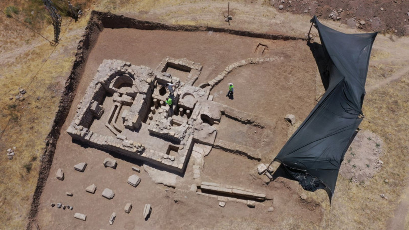 Tarlasından 1700 yıllık Roma hamamı çıktı - Resim: 11