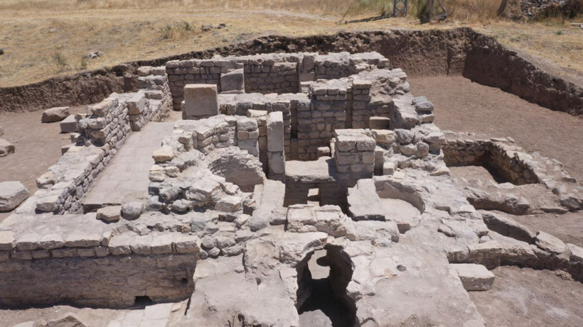 Tarlasından 1700 yıllık Roma hamamı çıktı - Resim: 14