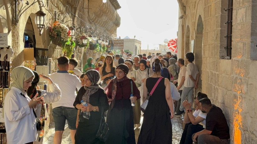 40 derecenin üstündeki sıcağa rağmen turistler akın etti - Resim: 10