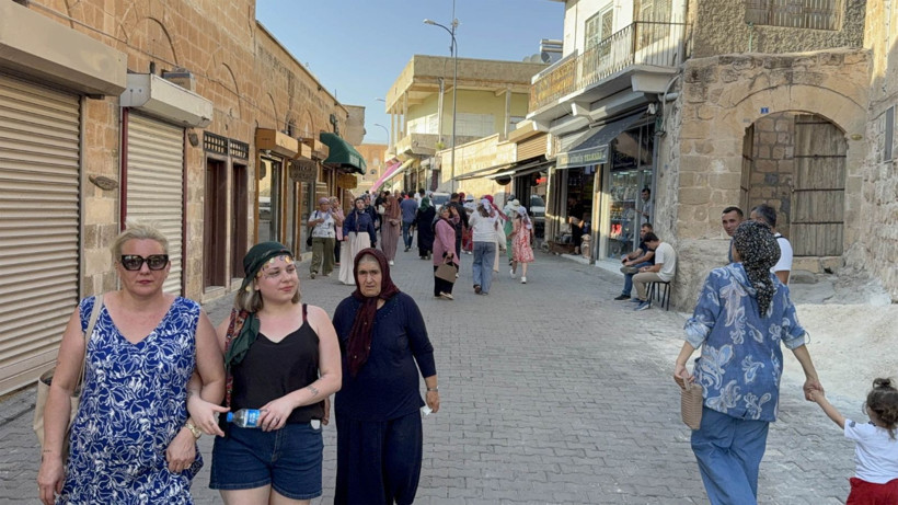 40 derecenin üstündeki sıcağa rağmen turistler akın etti - Resim: 3